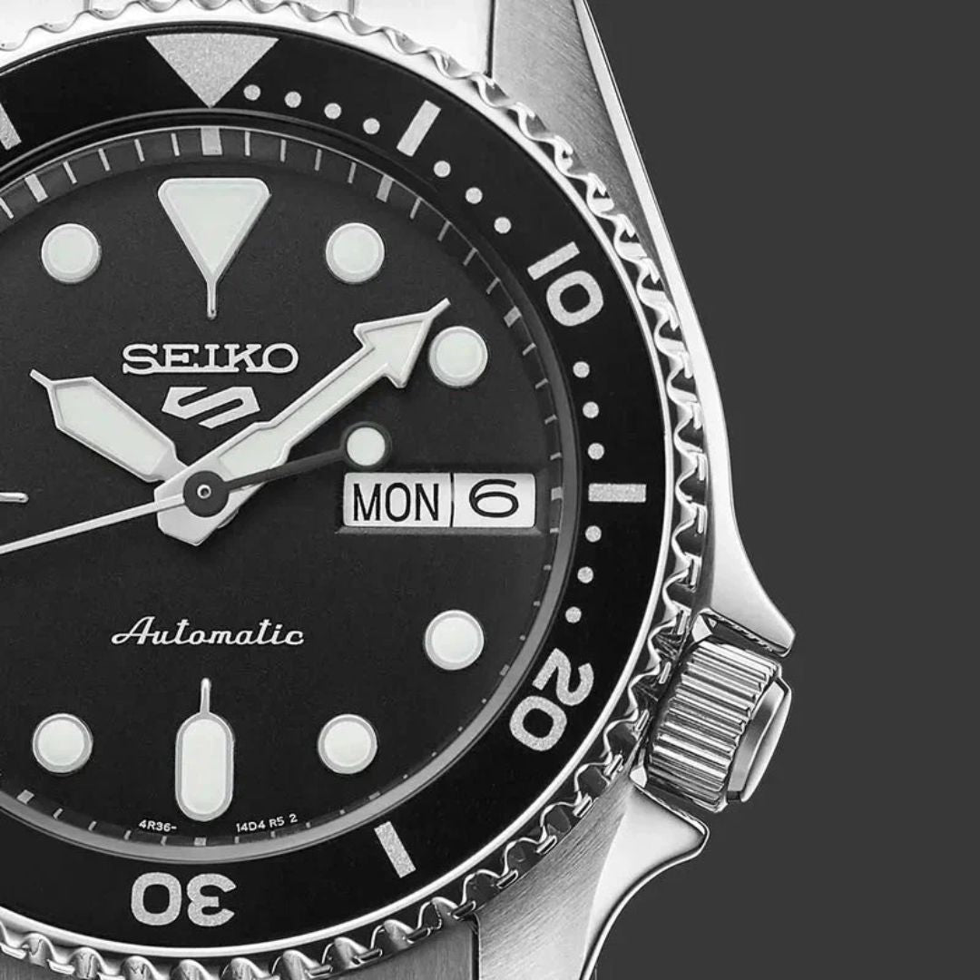 Seiko 5 Sports SKX Midi Black Watch
