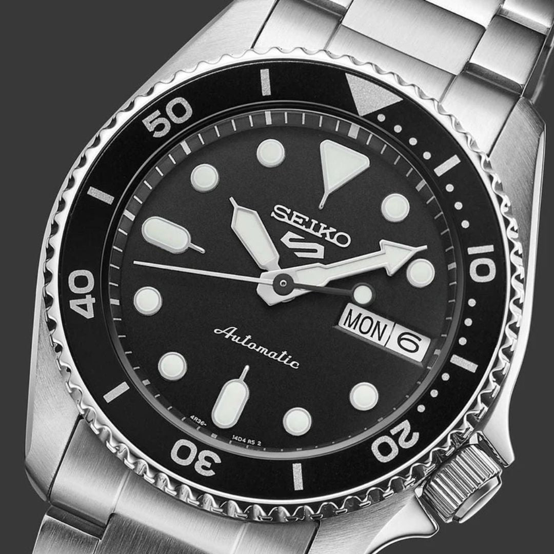 Seiko 5 Sports SKX Midi Black Watch