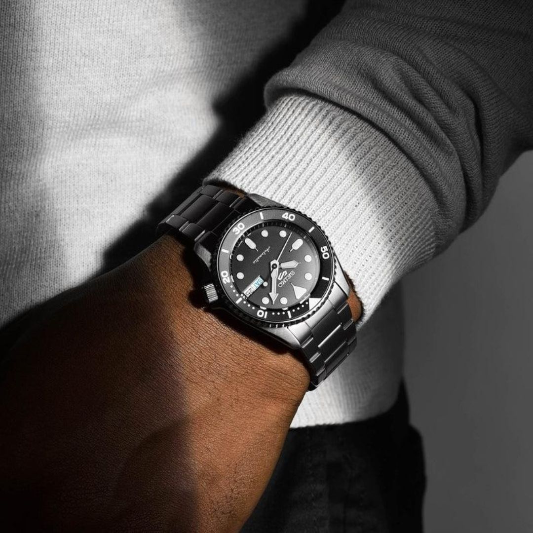 Seiko 5 Sports SKX Midi Black Watch