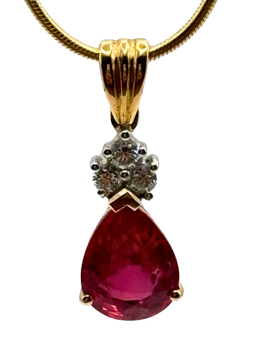 Pear-Shaped Ruby and Diamond Pendant in 18kt Gold I Ruby 2.25ct CER; Diamond 0.09ct
