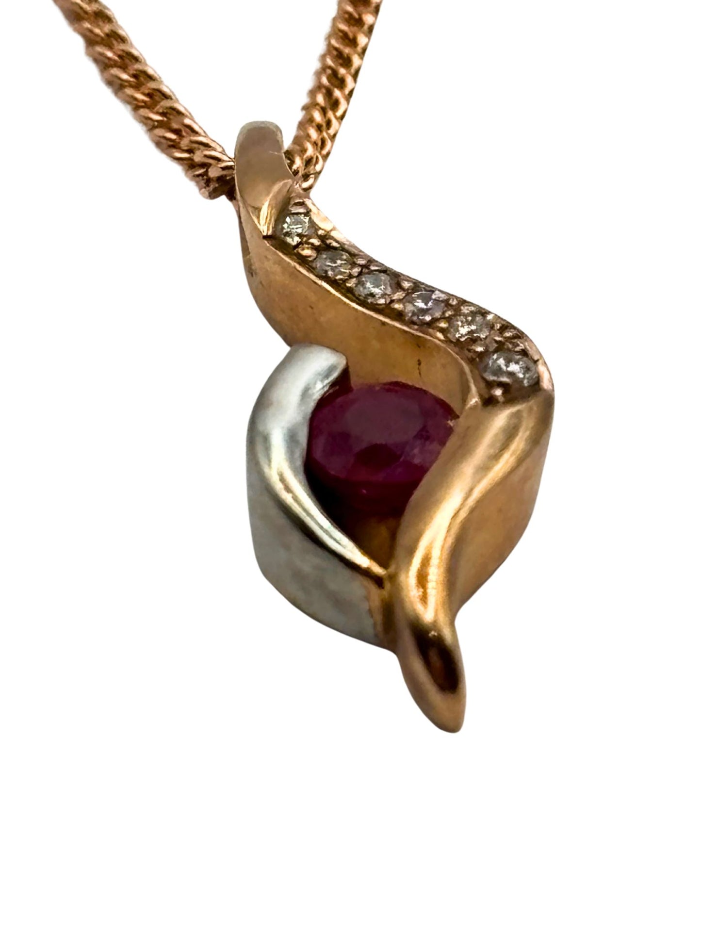 Ruby and Diamond Pendant in 9kt Gold I Ruby 0.38ct; Diamond 0.08ct