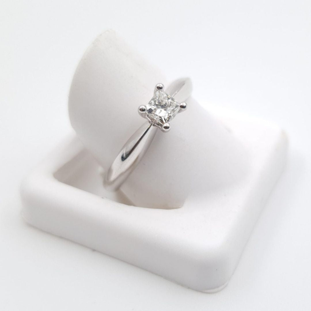 18ct White Gold Classic Princess Cut Solitaire Diamond Engagement Ring (0.3ct)