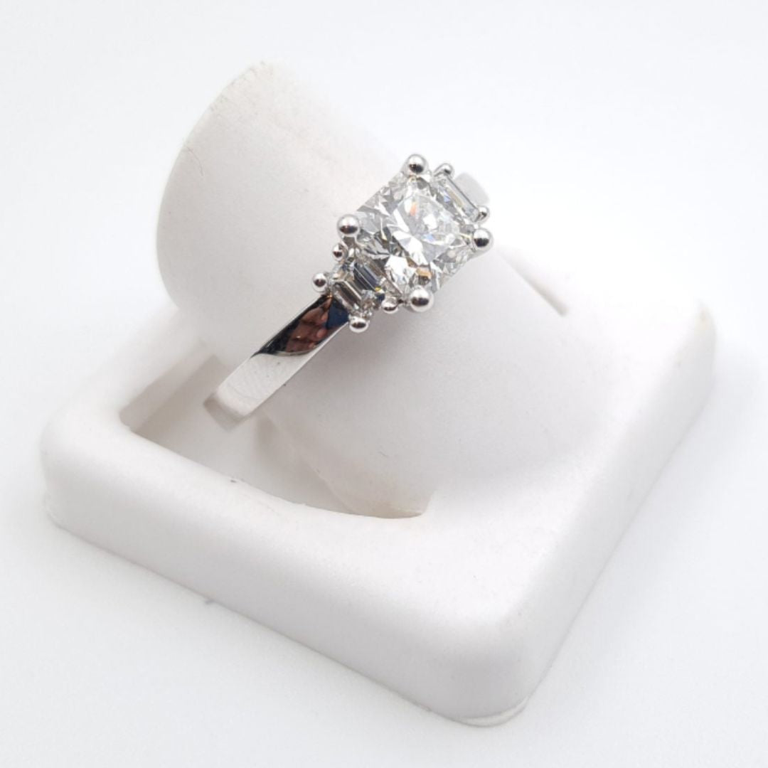18ct White Gold Solitaire Princess Cut Diamond Engagement Ring (1.33tcw)