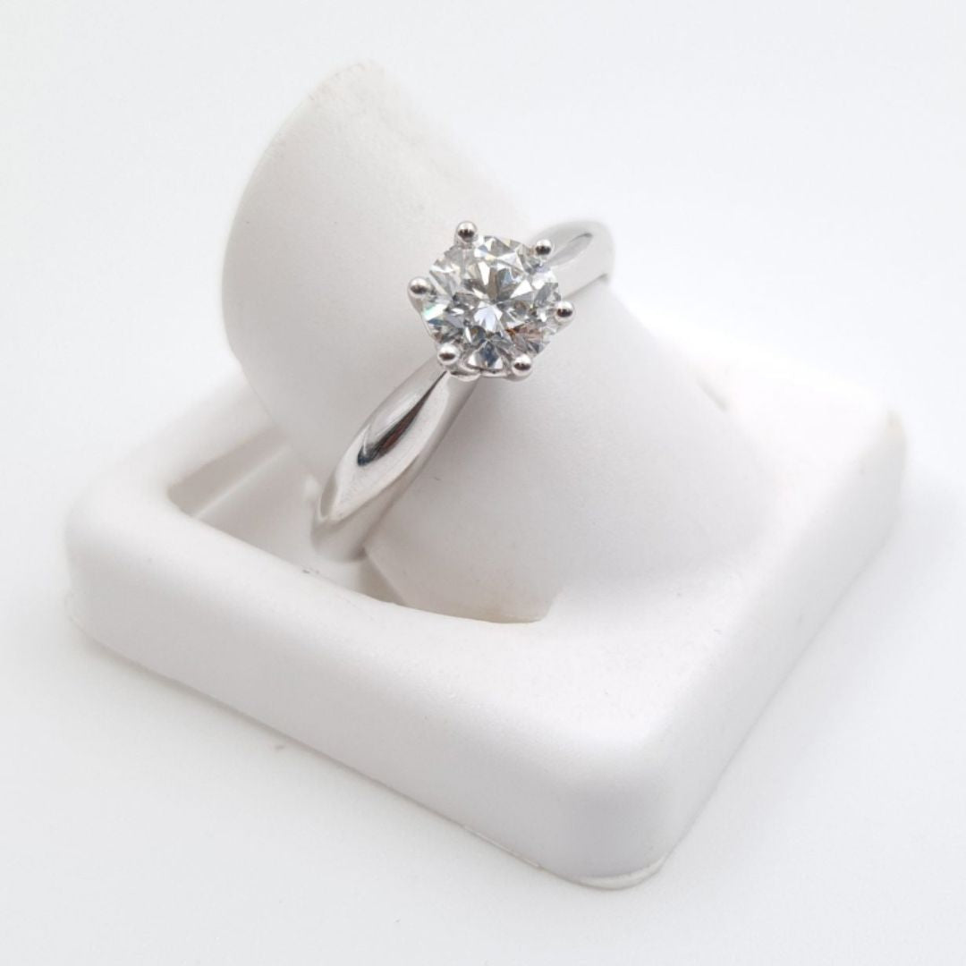 18ct White Gold Classic Solitaire Diamond Engagement Ring (0.7ct)