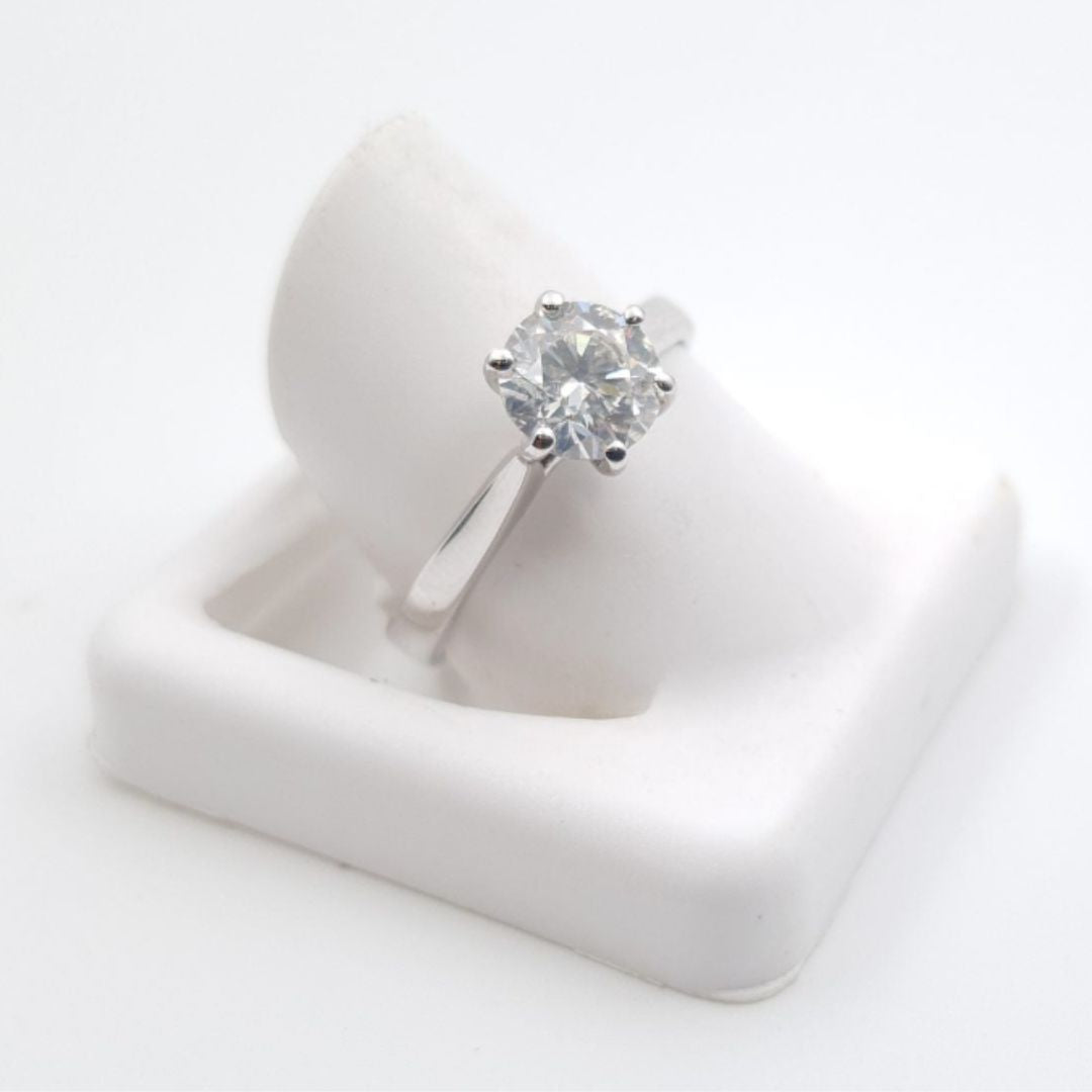 18ct White Gold Classic Solitaire Diamond Engagement Ring (0.90ct)
