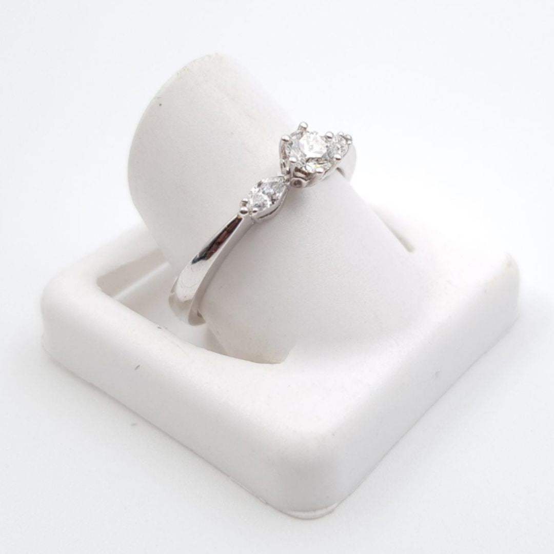 18ct White Gold Solitaire Diamond Engagement Ring (0.38tcw)