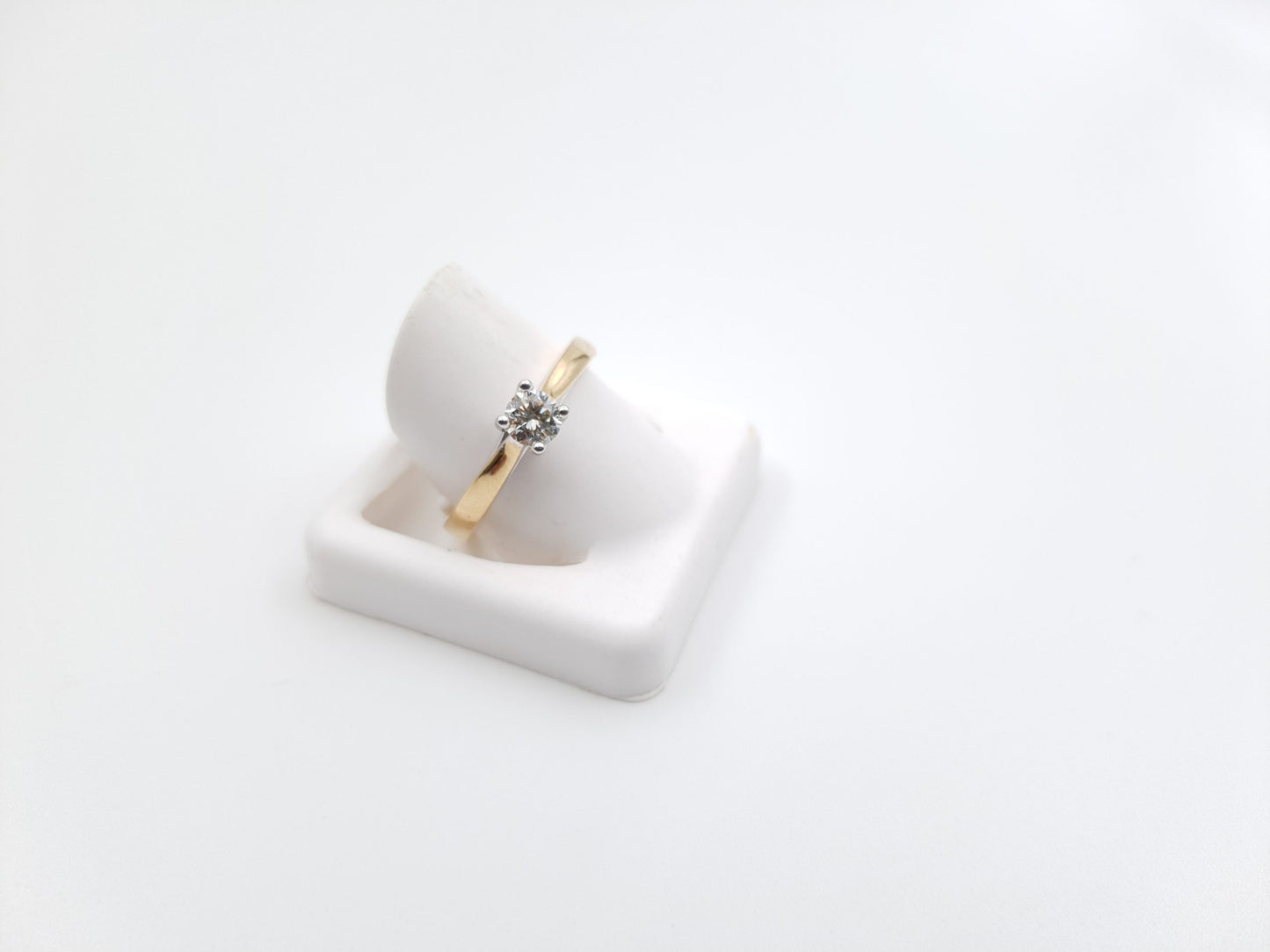 9ct Yellow Gold Solitaire Diamond Engagement Ring (0.3ct)