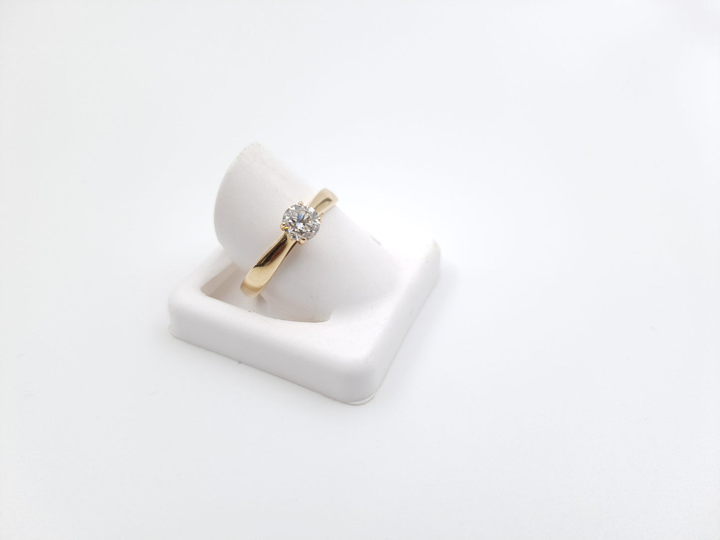 18ct Yellow Gold Solitaire Diamond Engagement Ring (0.5ct)