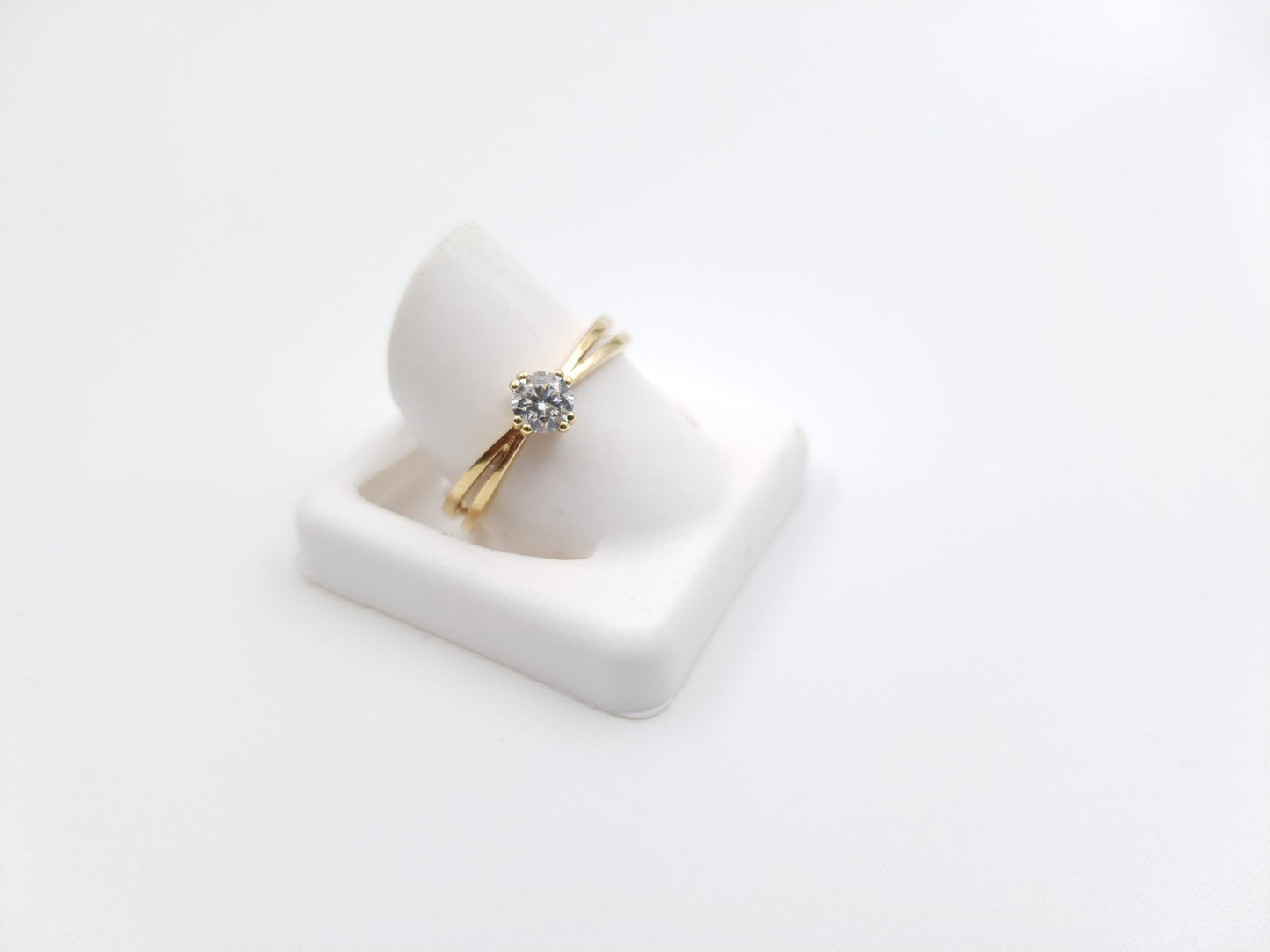 18ct Yellow Gold Classic Solitaire Diamond Engagement Ring (0.3ct)