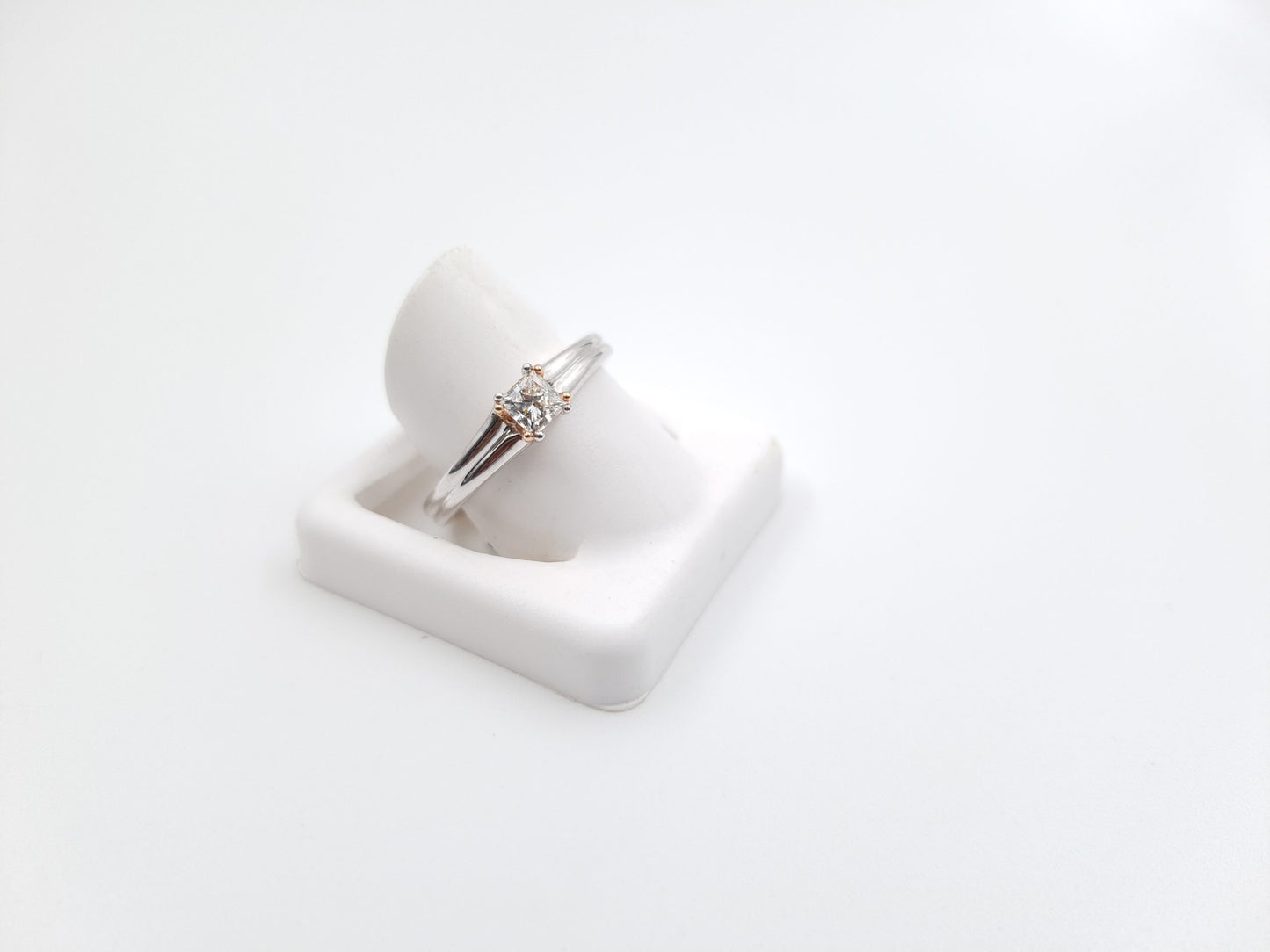 18ct White Gold Princess Cut Solitaire Engagement Ring (0.31ct)