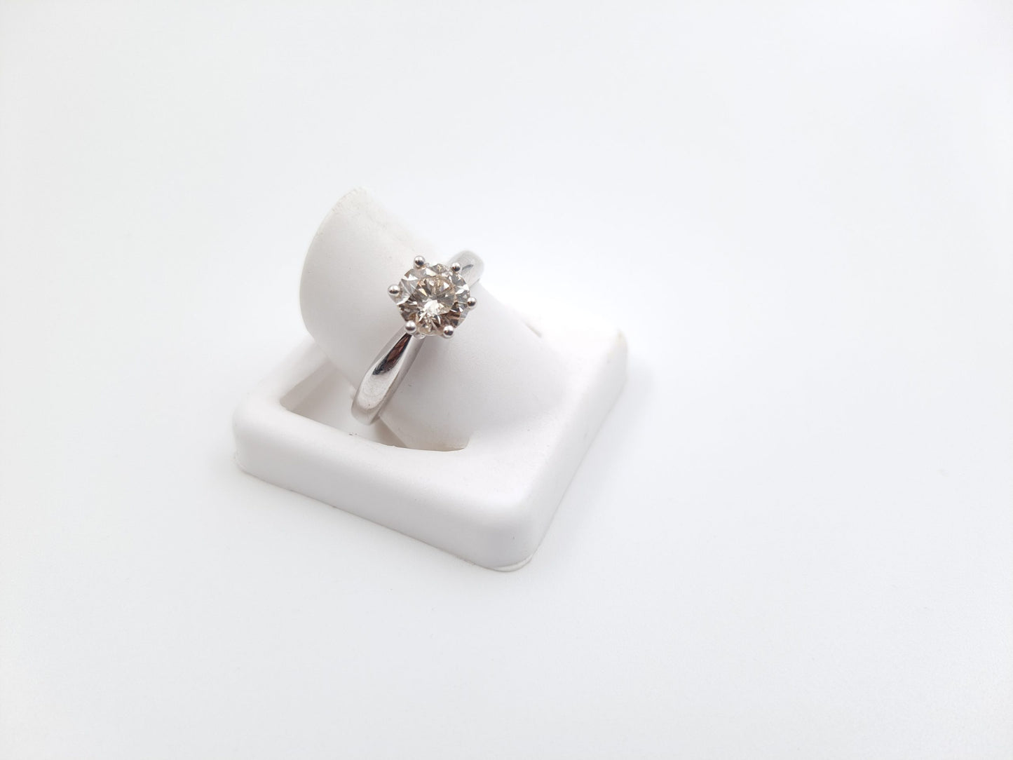 Classic 18ct White Gold Solitaire Diamond Engagement Ring (1.02ct)