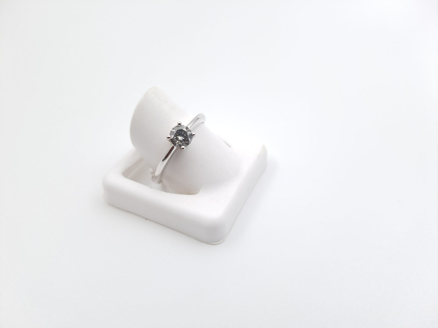 18ct White Gold Solitaire Diamond Engagement Ring (0.42ct)