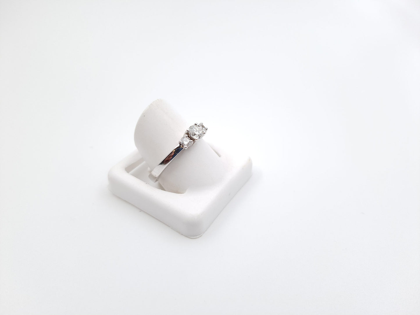 9ct White Gold Solitaire Diamond Engagement Ring (0.46tcw)