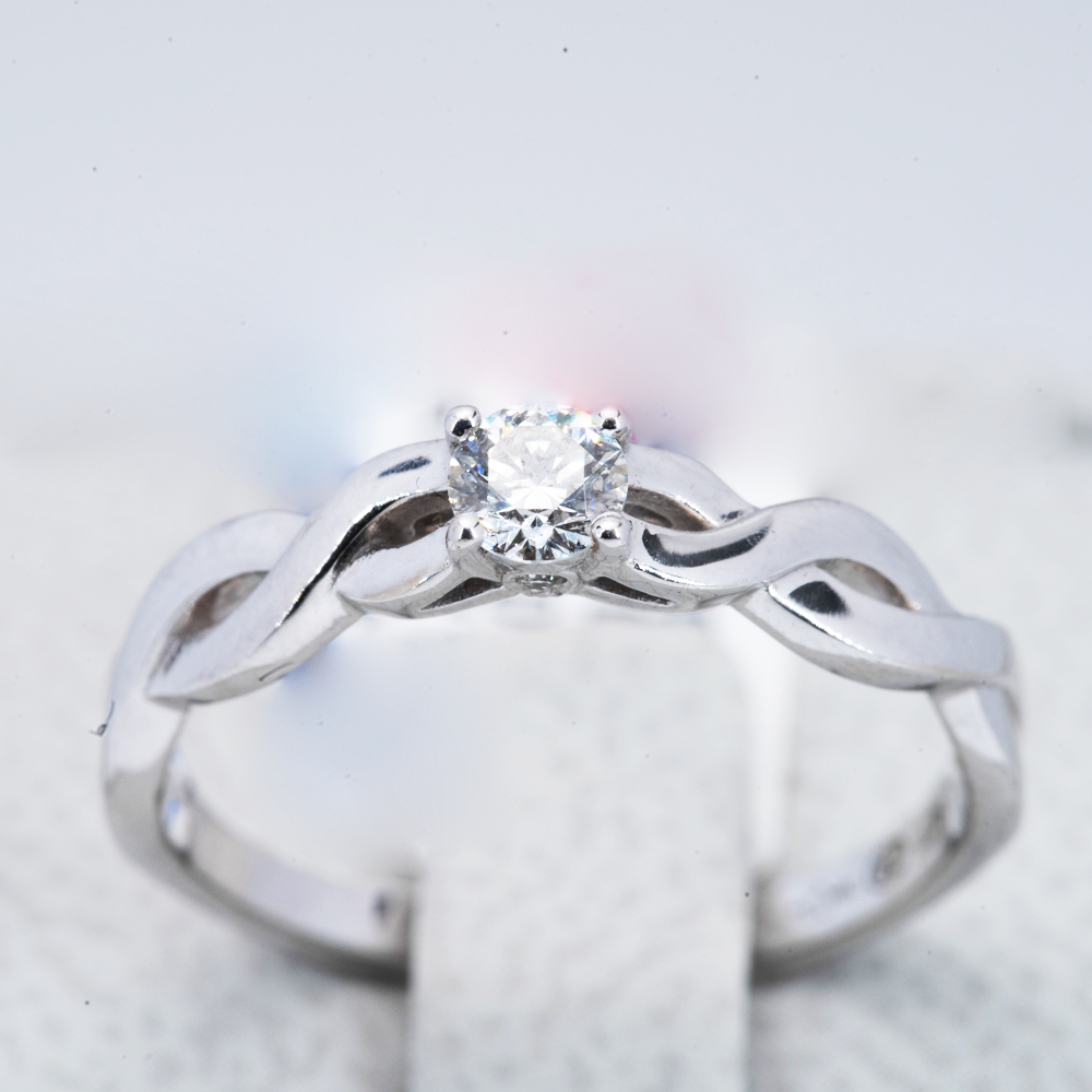 18ct White Gold Spiral Diamond Ring I 0.20ct total