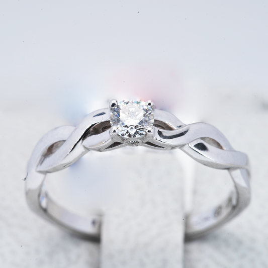 18ct White Gold Spiral Diamond Ring I 0.20ct total