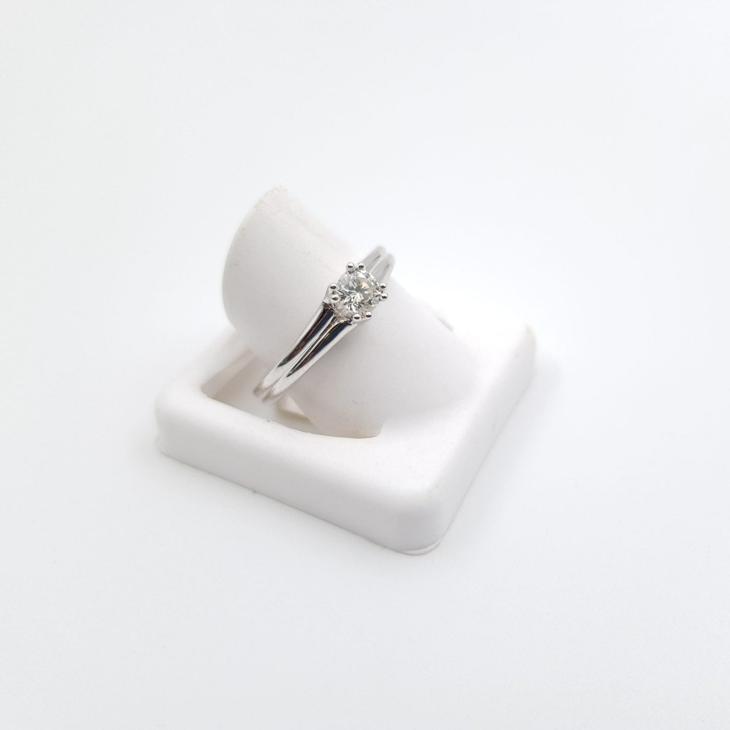 18ct White Gold Classic Solitaire Diamond Ring (0.29ct)