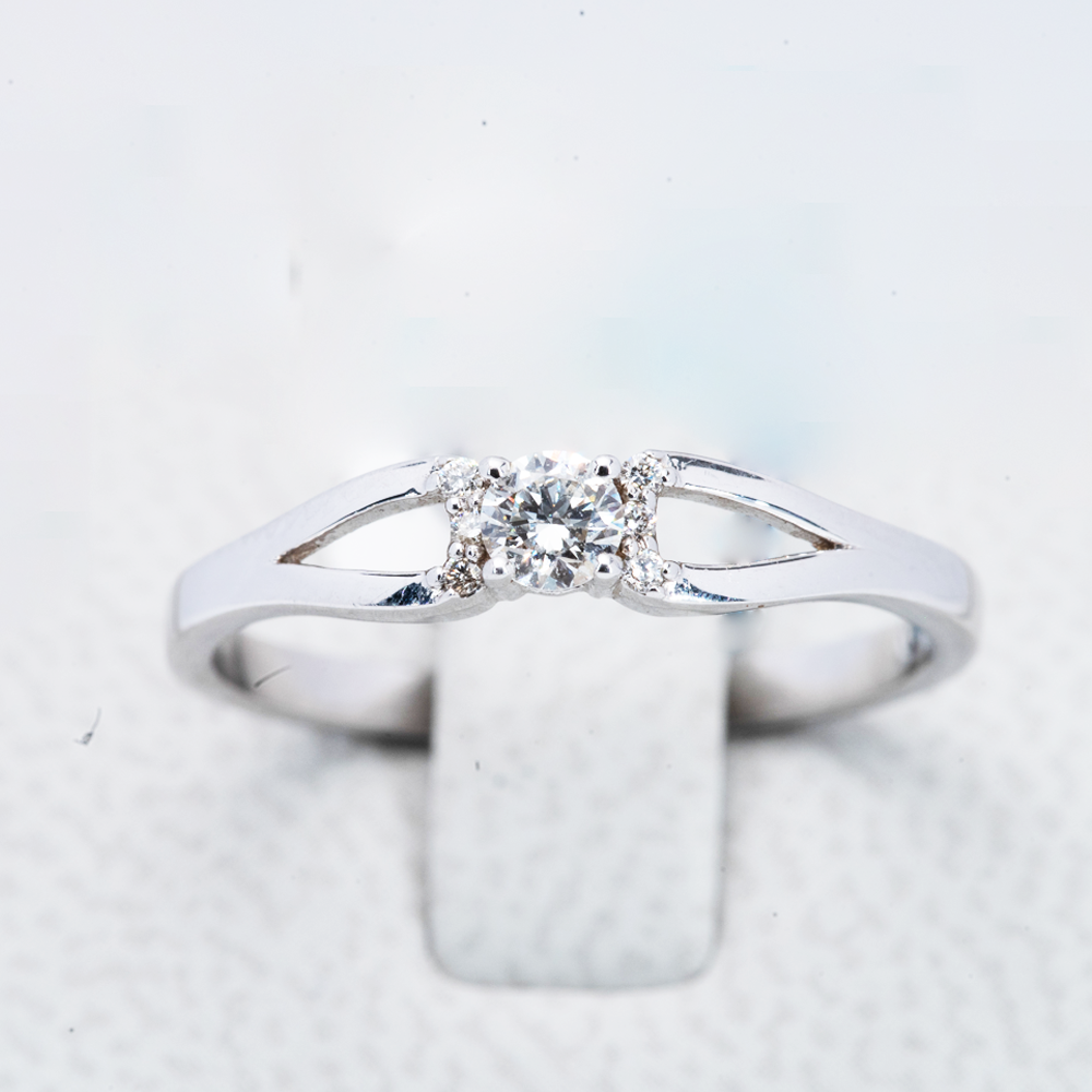18ct White Gold Solitaire Diamond Ring (0.18ct)