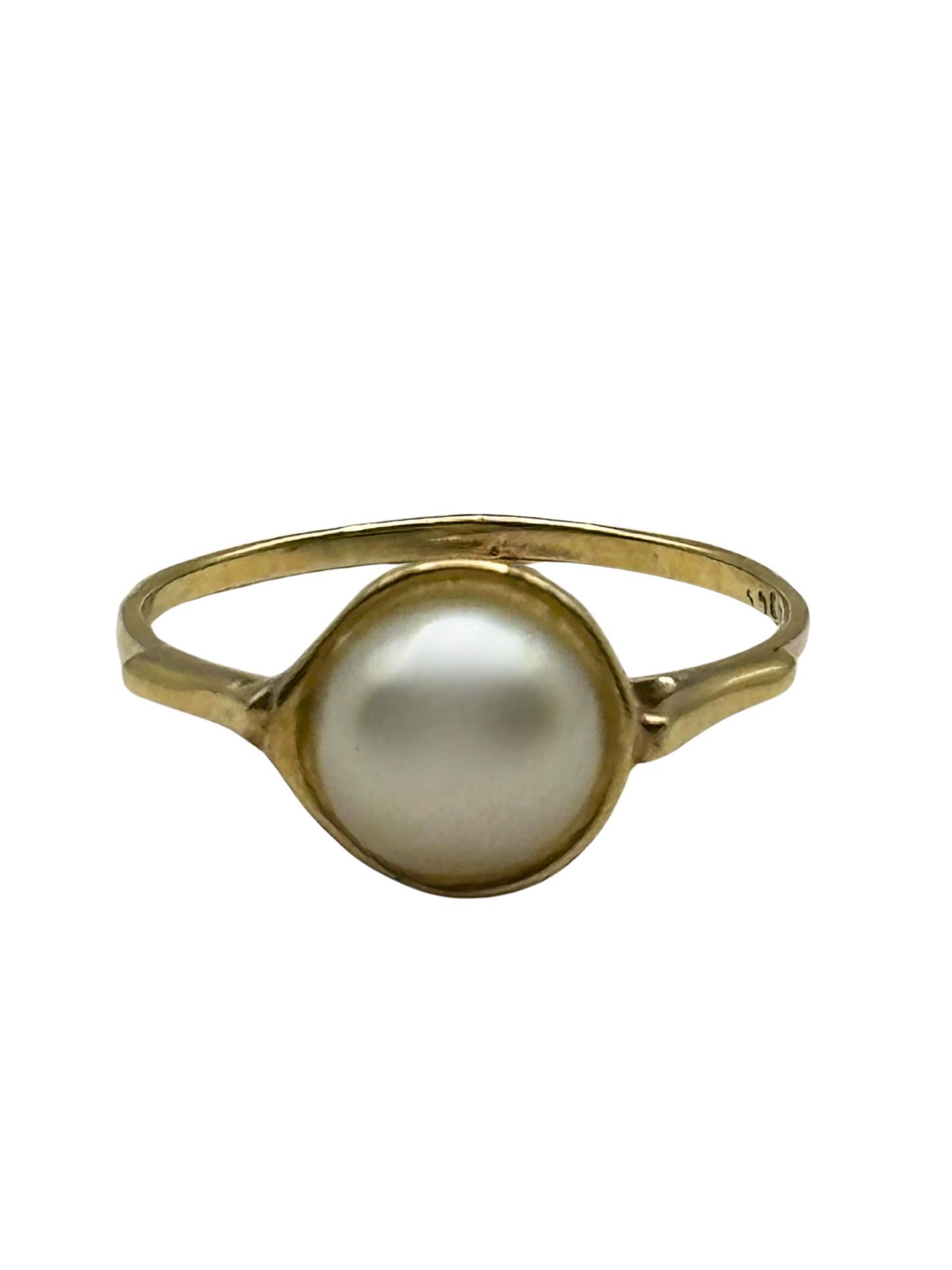 Freshwater Pearl Ring in 9kt Yellow Gold