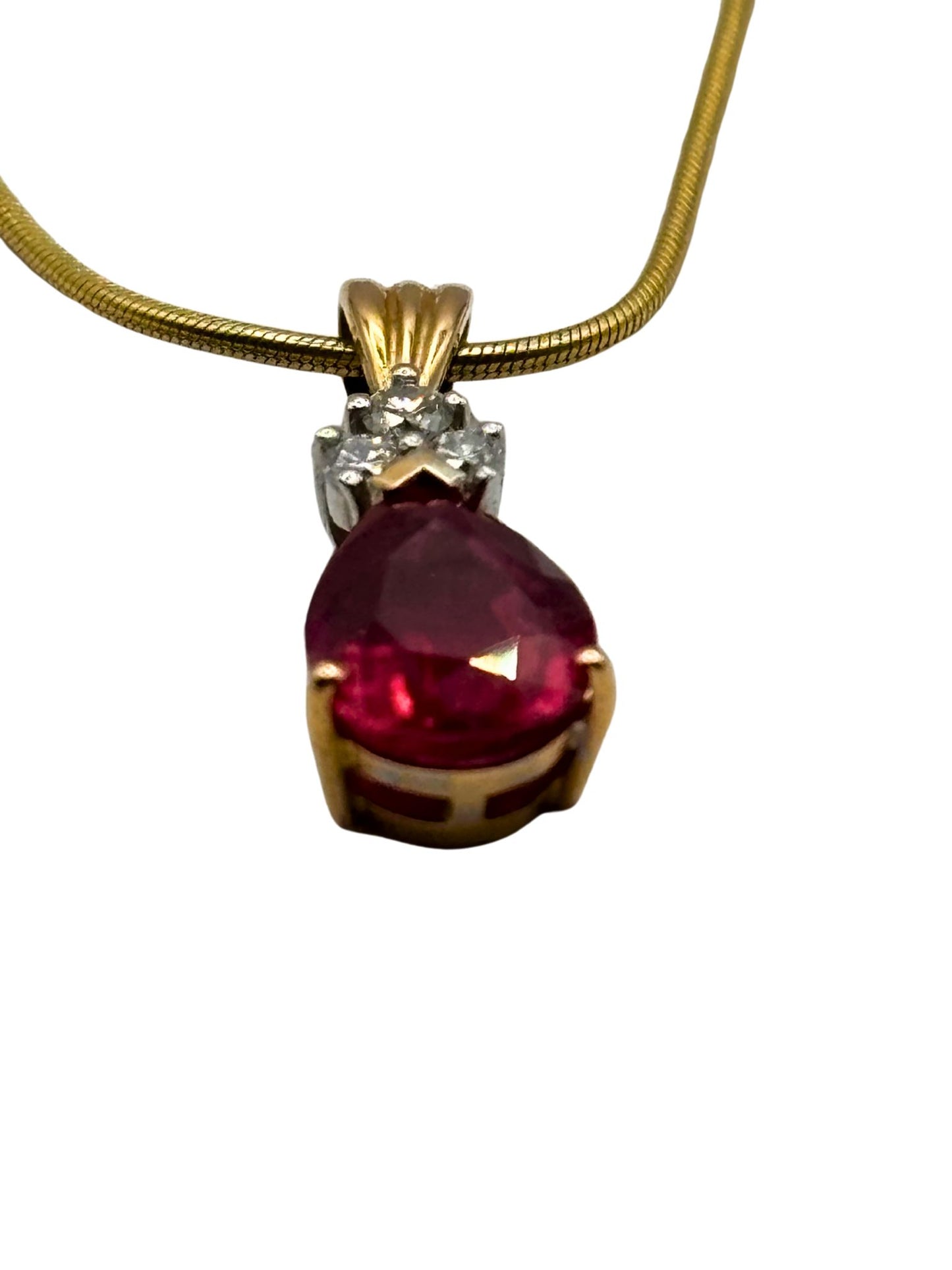 Pear-Shaped Ruby and Diamond Pendant in 18kt Gold I Ruby 2.25ct CER; Diamond 0.09ct