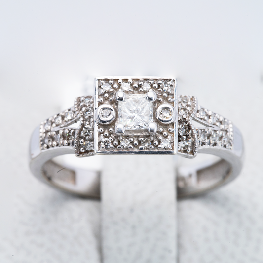 9ct White gold Princess cut cluster ring - 1Z00211