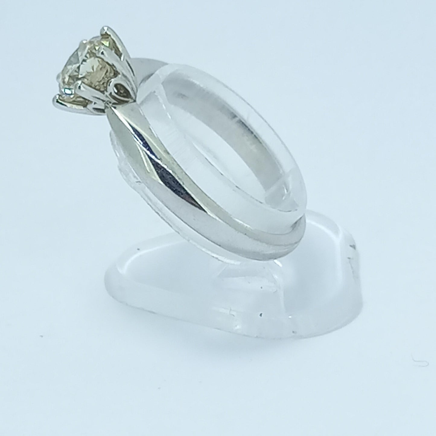 18ct white gold double 6 claw diamond ring 1B77