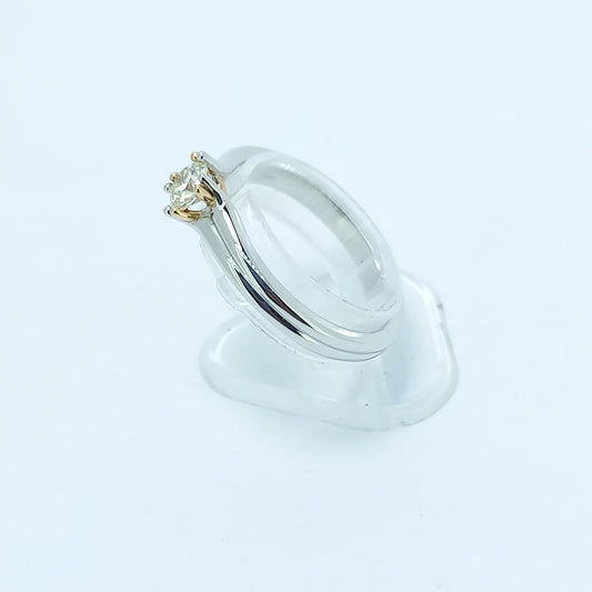 18ct white gold double 4 claw grooved shank diamond ring 1B95